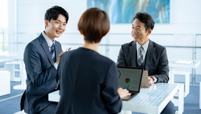 東京本社の正社員 営業・企画営業 インターネット・Webサービス 建設・不動産の求人情報イメージ1